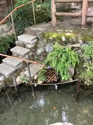 三輪神社の庭園