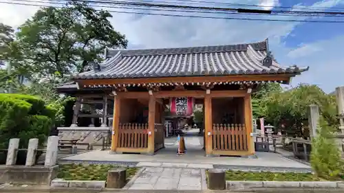 日限地蔵尊 観音院の山門