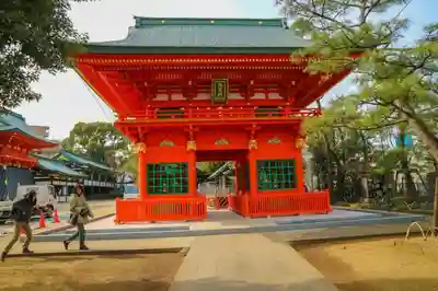 穴八幡宮の山門・神門