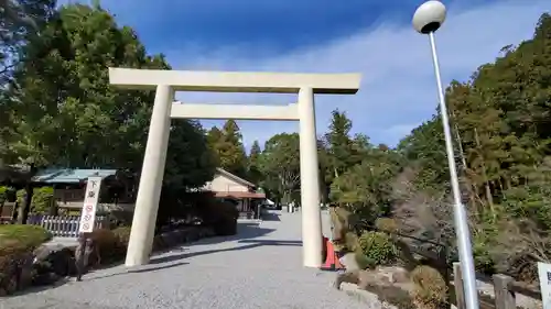 頭之宮四方神社の鳥居