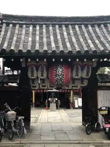 石像寺（釘抜地蔵）の山門・神門