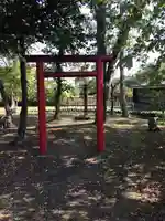 サケ神社(サケの慰霊塔)の鳥居