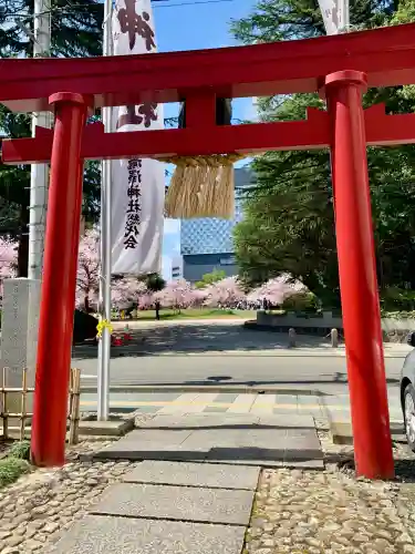 瀧澤神社の{uncategorized: "未分類", other: "その他", undefined: "問題あり", building: "その他建物", grave: "お墓", sacred_gate: "鳥居", guardian: "狛犬", statue: "像", buddha: "仏像", history: "歴史", nature: "自然", garden: "庭園", animal: "動物", pagoda: "塔", temizu: "手水舎", mountain_gate: "山門・神門", sanctuary: "本殿・本堂", subordinate: "末社・摂社", art: "芸術", scenery: "景色", jizo: "地蔵", ema: "絵馬", goshuin: "御朱印", omikuji: "おみくじ", items: "授与品その他", amulet: "お守り", goshuincho: "御朱印帳", eats: "食事", festival: "お祭り", votive_dance: "神楽", shichigosan: "七五三参", wedding: "結婚式", experience: "体験その他", initially: "初詣", around: "周辺", anti_infection: "感染症対策"}