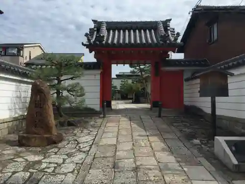 六道珍皇寺の山門