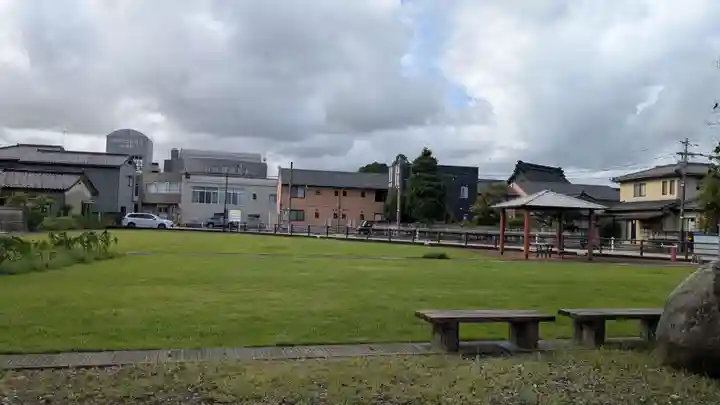 神明社(竹内天神堂古墳)の庭園