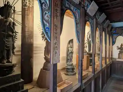 成身院　百体観音堂（さざえ堂）(埼玉県)