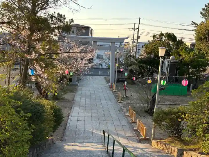 兵庫縣神戸護國神社の{uncategorized: "未分類", other: "その他", undefined: "問題あり", building: "その他建物", grave: "お墓", sacred_gate: "鳥居", guardian: "狛犬", statue: "像", buddha: "仏像", history: "歴史", nature: "自然", garden: "庭園", animal: "動物", pagoda: "塔", temizu: "手水舎", mountain_gate: "山門・神門", sanctuary: "本殿・本堂", subordinate: "末社・摂社", art: "芸術", scenery: "景色", jizo: "地蔵", ema: "絵馬", goshuin: "御朱印", omikuji: "おみくじ", items: "授与品その他", amulet: "お守り", goshuincho: "御朱印帳", eats: "食事", festival: "お祭り", votive_dance: "神楽", shichigosan: "七五三参", wedding: "結婚式", experience: "体験その他", initially: "初詣", around: "周辺", anti_infection: "感染症対策"}