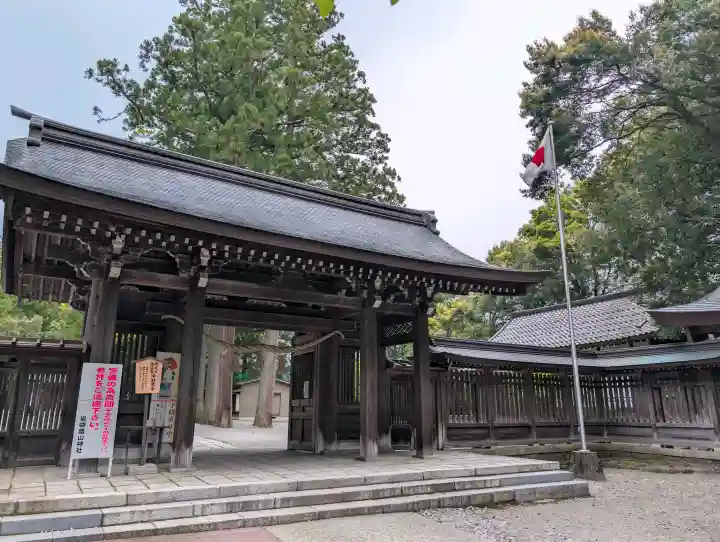 雄山神社峰本社の{uncategorized: "未分類", other: "その他", undefined: "問題あり", building: "その他建物", grave: "お墓", sacred_gate: "鳥居", guardian: "狛犬", statue: "像", buddha: "仏像", history: "歴史", nature: "自然", garden: "庭園", animal: "動物", pagoda: "塔", temizu: "手水舎", mountain_gate: "山門・神門", sanctuary: "本殿・本堂", subordinate: "末社・摂社", art: "芸術", scenery: "景色", jizo: "地蔵", ema: "絵馬", goshuin: "御朱印", omikuji: "おみくじ", items: "授与品その他", amulet: "お守り", goshuincho: "御朱印帳", eats: "食事", festival: "お祭り", votive_dance: "神楽", shichigosan: "七五三参", wedding: "結婚式", experience: "体験その他", initially: "初詣", around: "周辺", anti_infection: "感染症対策"}