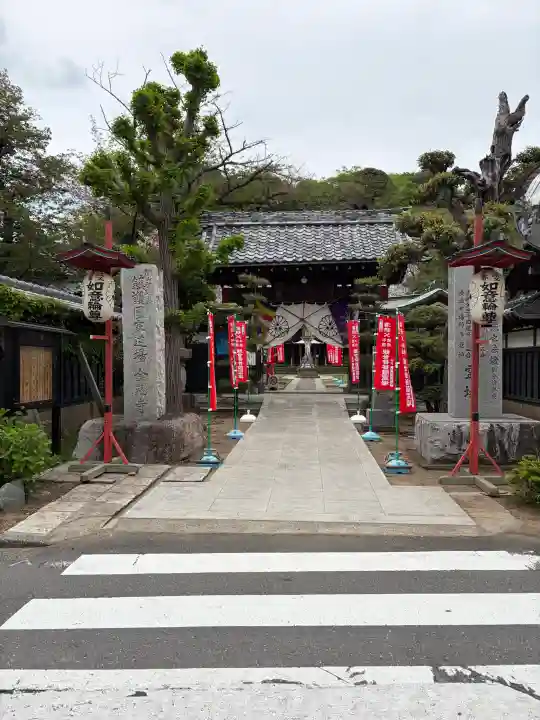 金蔵寺の{uncategorized: "未分類", other: "その他", undefined: "問題あり", building: "その他建物", grave: "お墓", sacred_gate: "鳥居", guardian: "狛犬", statue: "像", buddha: "仏像", history: "歴史", nature: "自然", garden: "庭園", animal: "動物", pagoda: "塔", temizu: "手水舎", mountain_gate: "山門・神門", sanctuary: "本殿・本堂", subordinate: "末社・摂社", art: "芸術", scenery: "景色", jizo: "地蔵", ema: "絵馬", goshuin: "御朱印", omikuji: "おみくじ", items: "授与品その他", amulet: "お守り", goshuincho: "御朱印帳", eats: "食事", festival: "お祭り", votive_dance: "神楽", shichigosan: "七五三参", wedding: "結婚式", experience: "体験その他", initially: "初詣", around: "周辺", anti_infection: "感染症対策"}