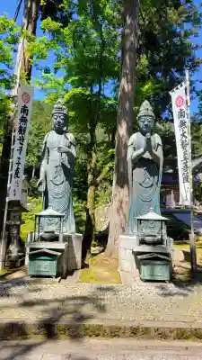 華厳寺の{uncategorized: "未分類", other: "その他", undefined: "問題あり", building: "その他建物", grave: "お墓", sacred_gate: "鳥居", guardian: "狛犬", statue: "像", buddha: "仏像", history: "歴史", nature: "自然", garden: "庭園", animal: "動物", pagoda: "塔", temizu: "手水舎", mountain_gate: "山門・神門", sanctuary: "本殿・本堂", subordinate: "末社・摂社", art: "芸術", scenery: "景色", jizo: "地蔵", ema: "絵馬", goshuin: "御朱印", omikuji: "おみくじ", items: "授与品その他", amulet: "お守り", goshuincho: "御朱印帳", eats: "食事", festival: "お祭り", votive_dance: "神楽", shichigosan: "七五三参", wedding: "結婚式", experience: "体験その他", initially: "初詣", around: "周辺", anti_infection: "感染症対策"}