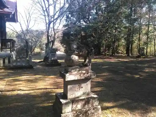 西秣神社の狛犬