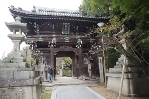 朝護孫子寺の山門