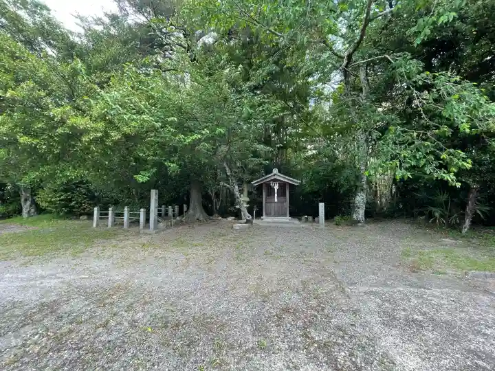 八坂神社 御旅所の{uncategorized: "未分類", other: "その他", undefined: "問題あり", building: "その他建物", grave: "お墓", sacred_gate: "鳥居", guardian: "狛犬", statue: "像", buddha: "仏像", history: "歴史", nature: "自然", garden: "庭園", animal: "動物", pagoda: "塔", temizu: "手水舎", mountain_gate: "山門・神門", sanctuary: "本殿・本堂", subordinate: "末社・摂社", art: "芸術", scenery: "景色", jizo: "地蔵", ema: "絵馬", goshuin: "御朱印", omikuji: "おみくじ", items: "授与品その他", amulet: "お守り", goshuincho: "御朱印帳", eats: "食事", festival: "お祭り", votive_dance: "神楽", shichigosan: "七五三参", wedding: "結婚式", experience: "体験その他", initially: "初詣", around: "周辺", anti_infection: "感染症対策"}