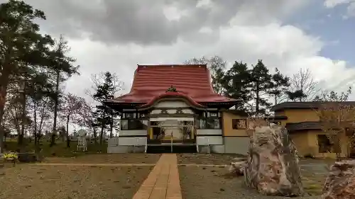 春宮寺の本殿