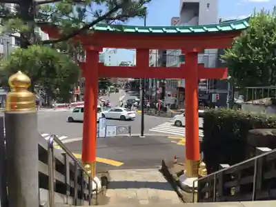 穴八幡宮の鳥居