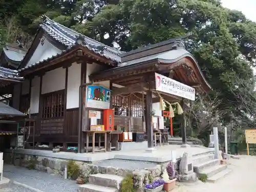 石上布都魂神社の本殿