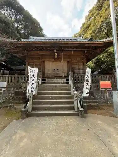 久麻久神社の{uncategorized: "未分類", other: "その他", undefined: "問題あり", building: "その他建物", grave: "お墓", sacred_gate: "鳥居", guardian: "狛犬", statue: "像", buddha: "仏像", history: "歴史", nature: "自然", garden: "庭園", animal: "動物", pagoda: "塔", temizu: "手水舎", mountain_gate: "山門・神門", sanctuary: "本殿・本堂", subordinate: "末社・摂社", art: "芸術", scenery: "景色", jizo: "地蔵", ema: "絵馬", goshuin: "御朱印", omikuji: "おみくじ", items: "授与品その他", amulet: "お守り", goshuincho: "御朱印帳", eats: "食事", festival: "お祭り", votive_dance: "神楽", shichigosan: "七五三参", wedding: "結婚式", experience: "体験その他", initially: "初詣", around: "周辺", anti_infection: "感染症対策"}