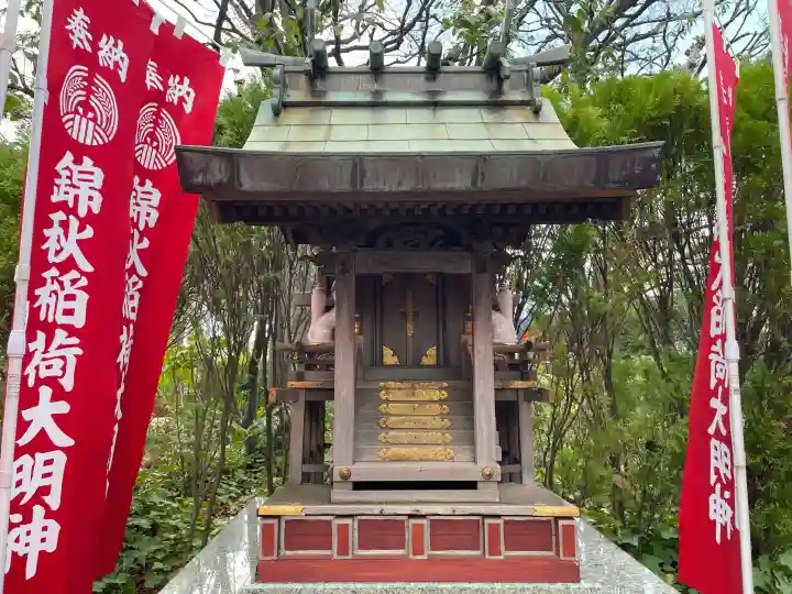 錦秋稲荷大明神の{uncategorized: "未分類", other: "その他", undefined: "問題あり", building: "その他建物", grave: "お墓", sacred_gate: "鳥居", guardian: "狛犬", statue: "像", buddha: "仏像", history: "歴史", nature: "自然", garden: "庭園", animal: "動物", pagoda: "塔", temizu: "手水舎", mountain_gate: "山門・神門", sanctuary: "本殿・本堂", subordinate: "末社・摂社", art: "芸術", scenery: "景色", jizo: "地蔵", ema: "絵馬", goshuin: "御朱印", omikuji: "おみくじ", items: "授与品その他", amulet: "お守り", goshuincho: "御朱印帳", eats: "食事", festival: "お祭り", votive_dance: "神楽", shichigosan: "七五三参", wedding: "結婚式", experience: "体験その他", initially: "初詣", around: "周辺", anti_infection: "感染症対策"}