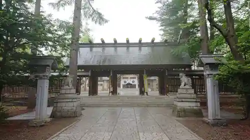 帯廣神社の山門・神門
