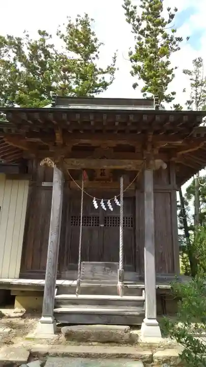 三柱神社の本殿・本堂