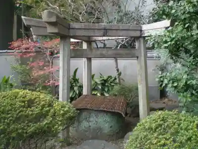 三囲神社の鳥居