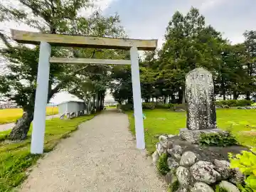 伊勢庭神社の{uncategorized: "未分類", other: "その他", undefined: "問題あり", building: "その他建物", grave: "お墓", sacred_gate: "鳥居", guardian: "狛犬", statue: "像", buddha: "仏像", history: "歴史", nature: "自然", garden: "庭園", animal: "動物", pagoda: "塔", temizu: "手水舎", mountain_gate: "山門・神門", sanctuary: "本殿・本堂", subordinate: "末社・摂社", art: "芸術", scenery: "景色", jizo: "地蔵", ema: "絵馬", goshuin: "御朱印", omikuji: "おみくじ", items: "授与品その他", amulet: "お守り", goshuincho: "御朱印帳", eats: "食事", festival: "お祭り", votive_dance: "神楽", shichigosan: "七五三参", wedding: "結婚式", experience: "体験その他", initially: "初詣", around: "周辺", anti_infection: "感染症対策"}