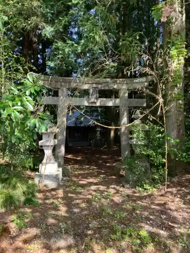 岩原神社の{uncategorized: "未分類", other: "その他", undefined: "問題あり", building: "その他建物", grave: "お墓", sacred_gate: "鳥居", guardian: "狛犬", statue: "像", buddha: "仏像", history: "歴史", nature: "自然", garden: "庭園", animal: "動物", pagoda: "塔", temizu: "手水舎", mountain_gate: "山門・神門", sanctuary: "本殿・本堂", subordinate: "末社・摂社", art: "芸術", scenery: "景色", jizo: "地蔵", ema: "絵馬", goshuin: "御朱印", omikuji: "おみくじ", items: "授与品その他", amulet: "お守り", goshuincho: "御朱印帳", eats: "食事", festival: "お祭り", votive_dance: "神楽", shichigosan: "七五三参", wedding: "結婚式", experience: "体験その他", initially: "初詣", around: "周辺", anti_infection: "感染症対策"}
