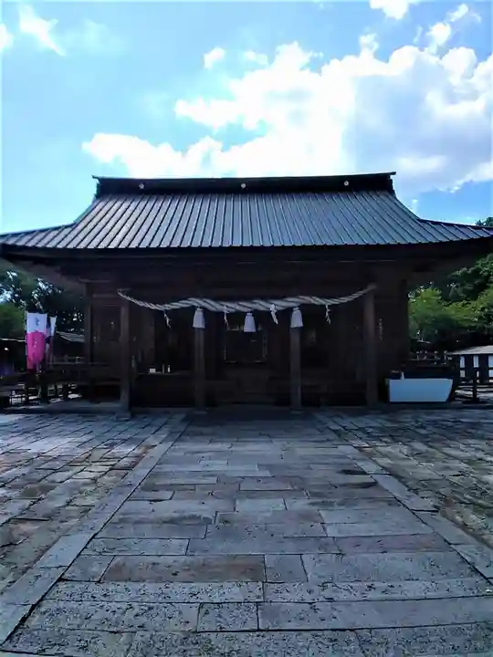 三柱神社の本殿・本堂