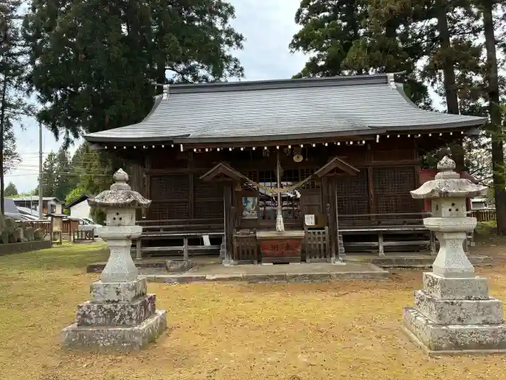 諏訪神社の{uncategorized: "未分類", other: "その他", undefined: "問題あり", building: "その他建物", grave: "お墓", sacred_gate: "鳥居", guardian: "狛犬", statue: "像", buddha: "仏像", history: "歴史", nature: "自然", garden: "庭園", animal: "動物", pagoda: "塔", temizu: "手水舎", mountain_gate: "山門・神門", sanctuary: "本殿・本堂", subordinate: "末社・摂社", art: "芸術", scenery: "景色", jizo: "地蔵", ema: "絵馬", goshuin: "御朱印", omikuji: "おみくじ", items: "授与品その他", amulet: "お守り", goshuincho: "御朱印帳", eats: "食事", festival: "お祭り", votive_dance: "神楽", shichigosan: "七五三参", wedding: "結婚式", experience: "体験その他", initially: "初詣", around: "周辺", anti_infection: "感染症対策"}