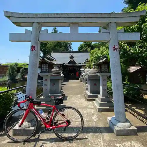 白蛇辨財天の鳥居