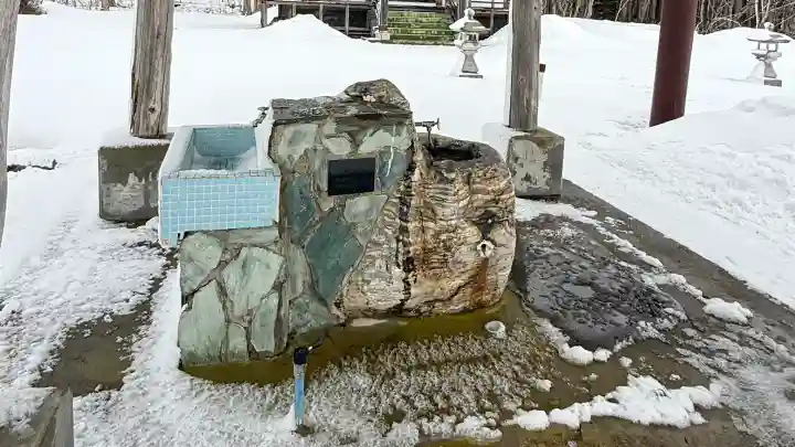 千軒神社の{uncategorized: "未分類", other: "その他", undefined: "問題あり", building: "その他建物", grave: "お墓", sacred_gate: "鳥居", guardian: "狛犬", statue: "像", buddha: "仏像", history: "歴史", nature: "自然", garden: "庭園", animal: "動物", pagoda: "塔", temizu: "手水舎", mountain_gate: "山門・神門", sanctuary: "本殿・本堂", subordinate: "末社・摂社", art: "芸術", scenery: "景色", jizo: "地蔵", ema: "絵馬", goshuin: "御朱印", omikuji: "おみくじ", items: "授与品その他", amulet: "お守り", goshuincho: "御朱印帳", eats: "食事", festival: "お祭り", votive_dance: "神楽", shichigosan: "七五三参", wedding: "結婚式", experience: "体験その他", initially: "初詣", around: "周辺", anti_infection: "感染症対策"}