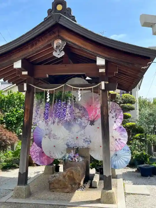 水堂須佐男神社の{uncategorized: "未分類", other: "その他", undefined: "問題あり", building: "その他建物", grave: "お墓", sacred_gate: "鳥居", guardian: "狛犬", statue: "像", buddha: "仏像", history: "歴史", nature: "自然", garden: "庭園", animal: "動物", pagoda: "塔", temizu: "手水舎", mountain_gate: "山門・神門", sanctuary: "本殿・本堂", subordinate: "末社・摂社", art: "芸術", scenery: "景色", jizo: "地蔵", ema: "絵馬", goshuin: "御朱印", omikuji: "おみくじ", items: "授与品その他", amulet: "お守り", goshuincho: "御朱印帳", eats: "食事", festival: "お祭り", votive_dance: "神楽", shichigosan: "七五三参", wedding: "結婚式", experience: "体験その他", initially: "初詣", around: "周辺", anti_infection: "感染症対策"}