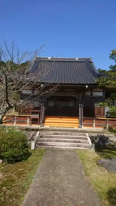 甲山寺の本殿・本堂