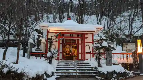 岩戸観音堂の本殿