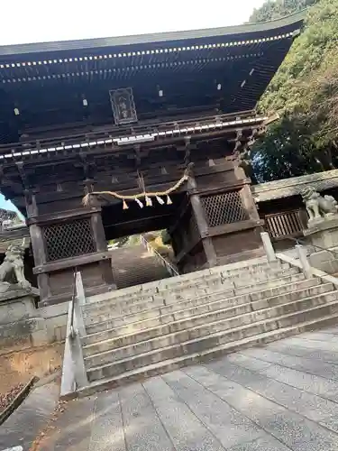 花岡八幡宮の山門・神門