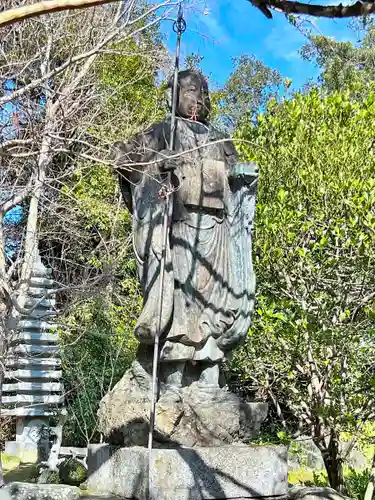 霊山寺の像