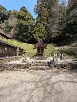 眞名井神社の{uncategorized: "未分類", other: "その他", undefined: "問題あり", building: "その他建物", grave: "お墓", sacred_gate: "鳥居", guardian: "狛犬", statue: "像", buddha: "仏像", history: "歴史", nature: "自然", garden: "庭園", animal: "動物", pagoda: "塔", temizu: "手水舎", mountain_gate: "山門・神門", sanctuary: "本殿・本堂", subordinate: "末社・摂社", art: "芸術", scenery: "景色", jizo: "地蔵", ema: "絵馬", goshuin: "御朱印", omikuji: "おみくじ", items: "授与品その他", amulet: "お守り", goshuincho: "御朱印帳", eats: "食事", festival: "お祭り", votive_dance: "神楽", shichigosan: "七五三参", wedding: "結婚式", experience: "体験その他", initially: "初詣", around: "周辺", anti_infection: "感染症対策"}