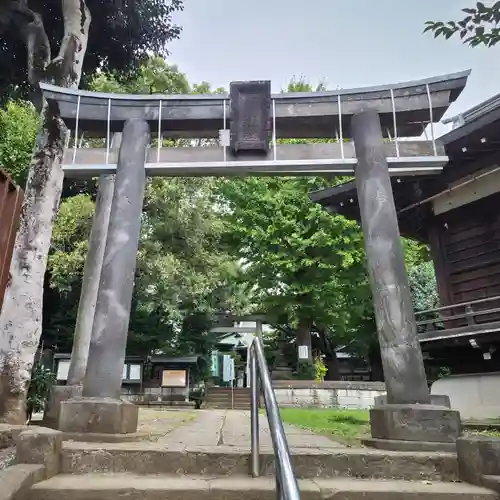 上高田氷川神社の鳥居