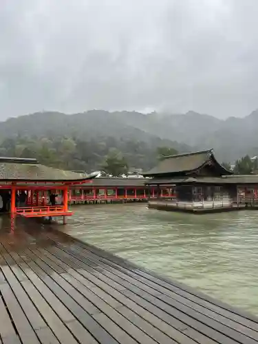 厳島神社の{uncategorized: "未分類", other: "その他", undefined: "問題あり", building: "その他建物", grave: "お墓", sacred_gate: "鳥居", guardian: "狛犬", statue: "像", buddha: "仏像", history: "歴史", nature: "自然", garden: "庭園", animal: "動物", pagoda: "塔", temizu: "手水舎", mountain_gate: "山門・神門", sanctuary: "本殿・本堂", subordinate: "末社・摂社", art: "芸術", scenery: "景色", jizo: "地蔵", ema: "絵馬", goshuin: "御朱印", omikuji: "おみくじ", items: "授与品その他", amulet: "お守り", goshuincho: "御朱印帳", eats: "食事", festival: "お祭り", votive_dance: "神楽", shichigosan: "七五三参", wedding: "結婚式", experience: "体験その他", initially: "初詣", around: "周辺", anti_infection: "感染症対策"}