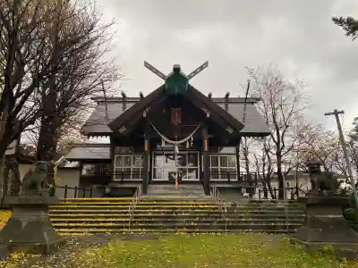 豊足神社の{uncategorized: "未分類", other: "その他", undefined: "問題あり", building: "その他建物", grave: "お墓", sacred_gate: "鳥居", guardian: "狛犬", statue: "像", buddha: "仏像", history: "歴史", nature: "自然", garden: "庭園", animal: "動物", pagoda: "塔", temizu: "手水舎", mountain_gate: "山門・神門", sanctuary: "本殿・本堂", subordinate: "末社・摂社", art: "芸術", scenery: "景色", jizo: "地蔵", ema: "絵馬", goshuin: "御朱印", omikuji: "おみくじ", items: "授与品その他", amulet: "お守り", goshuincho: "御朱印帳", eats: "食事", festival: "お祭り", votive_dance: "神楽", shichigosan: "七五三参", wedding: "結婚式", experience: "体験その他", initially: "初詣", around: "周辺", anti_infection: "感染症対策"}