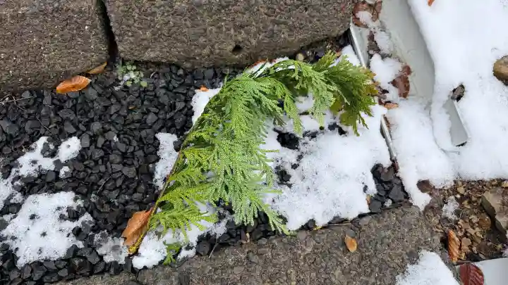 湯倉神社の{uncategorized: "未分類", other: "その他", undefined: "問題あり", building: "その他建物", grave: "お墓", sacred_gate: "鳥居", guardian: "狛犬", statue: "像", buddha: "仏像", history: "歴史", nature: "自然", garden: "庭園", animal: "動物", pagoda: "塔", temizu: "手水舎", mountain_gate: "山門・神門", sanctuary: "本殿・本堂", subordinate: "末社・摂社", art: "芸術", scenery: "景色", jizo: "地蔵", ema: "絵馬", goshuin: "御朱印", omikuji: "おみくじ", items: "授与品その他", amulet: "お守り", goshuincho: "御朱印帳", eats: "食事", festival: "お祭り", votive_dance: "神楽", shichigosan: "七五三参", wedding: "結婚式", experience: "体験その他", initially: "初詣", around: "周辺", anti_infection: "感染症対策"}