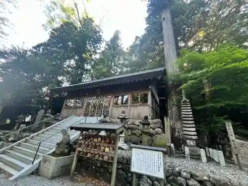 國津神社の{uncategorized: "未分類", other: "その他", undefined: "問題あり", building: "その他建物", grave: "お墓", sacred_gate: "鳥居", guardian: "狛犬", statue: "像", buddha: "仏像", history: "歴史", nature: "自然", garden: "庭園", animal: "動物", pagoda: "塔", temizu: "手水舎", mountain_gate: "山門・神門", sanctuary: "本殿・本堂", subordinate: "末社・摂社", art: "芸術", scenery: "景色", jizo: "地蔵", ema: "絵馬", goshuin: "御朱印", omikuji: "おみくじ", items: "授与品その他", amulet: "お守り", goshuincho: "御朱印帳", eats: "食事", festival: "お祭り", votive_dance: "神楽", shichigosan: "七五三参", wedding: "結婚式", experience: "体験その他", initially: "初詣", around: "周辺", anti_infection: "感染症対策"}