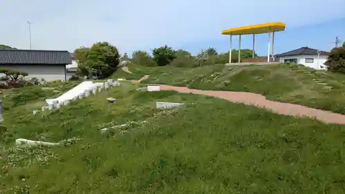 大神比義命の祠の庭園