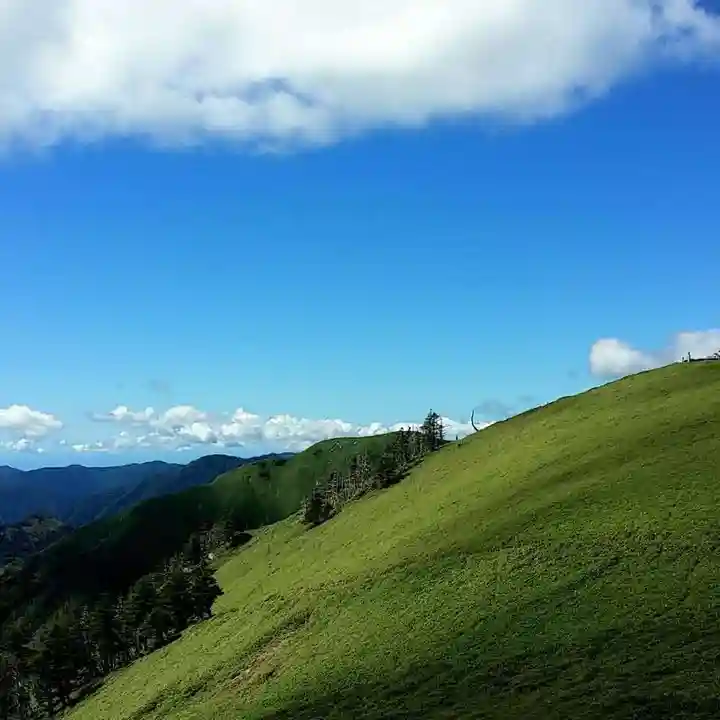 劔山本宮宝蔵石神社の景色