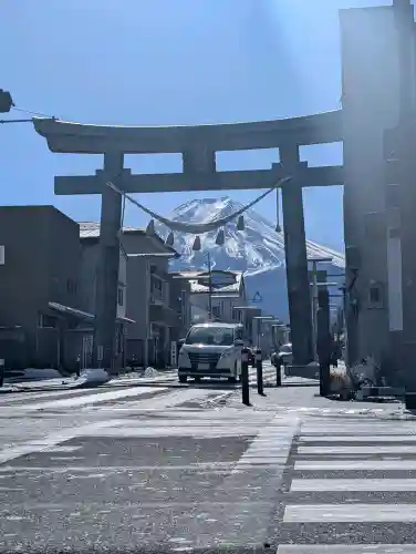 北口本宮冨士浅間神社の{uncategorized: "未分類", other: "その他", undefined: "問題あり", building: "その他建物", grave: "お墓", sacred_gate: "鳥居", guardian: "狛犬", statue: "像", buddha: "仏像", history: "歴史", nature: "自然", garden: "庭園", animal: "動物", pagoda: "塔", temizu: "手水舎", mountain_gate: "山門・神門", sanctuary: "本殿・本堂", subordinate: "末社・摂社", art: "芸術", scenery: "景色", jizo: "地蔵", ema: "絵馬", goshuin: "御朱印", omikuji: "おみくじ", items: "授与品その他", amulet: "お守り", goshuincho: "御朱印帳", eats: "食事", festival: "お祭り", votive_dance: "神楽", shichigosan: "七五三参", wedding: "結婚式", experience: "体験その他", initially: "初詣", around: "周辺", anti_infection: "感染症対策"}