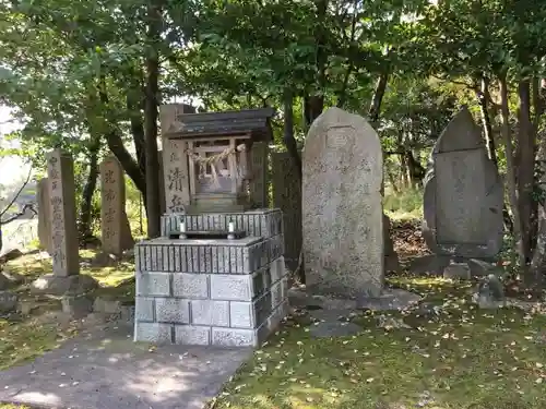 白雪稲荷の末社・摂社