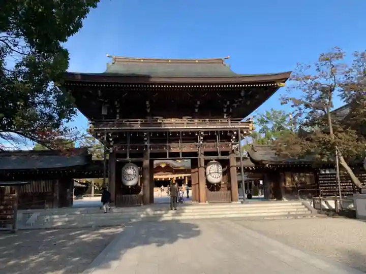 寒川神社の山門・神門
