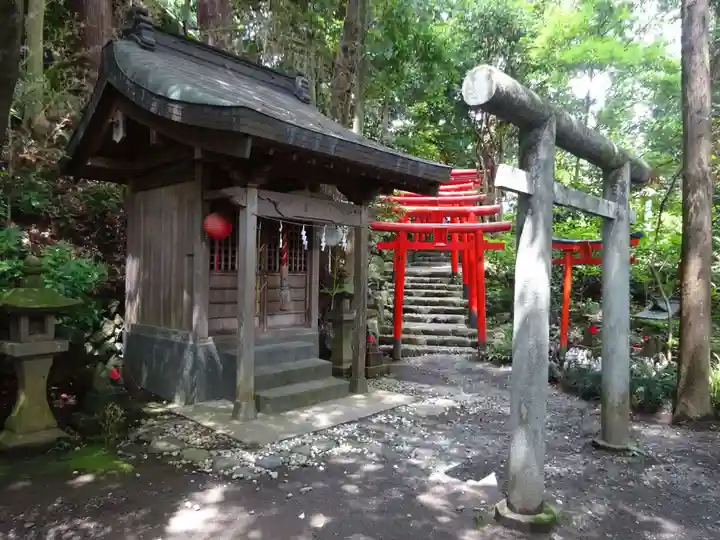 白笹稲荷神社の末社・摂社