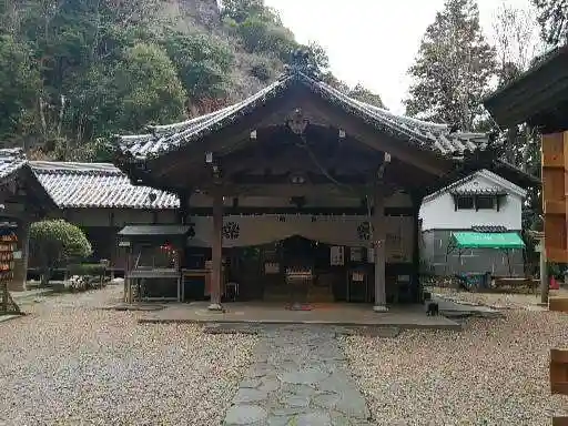 宝山寺の本殿・本堂