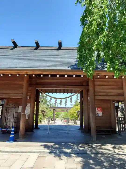 開成山大神宮の山門・神門